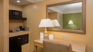 1 bedroom, hypo-allergenic bedding, in-room safe, desk