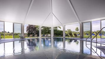 Indoor pool, sun loungers