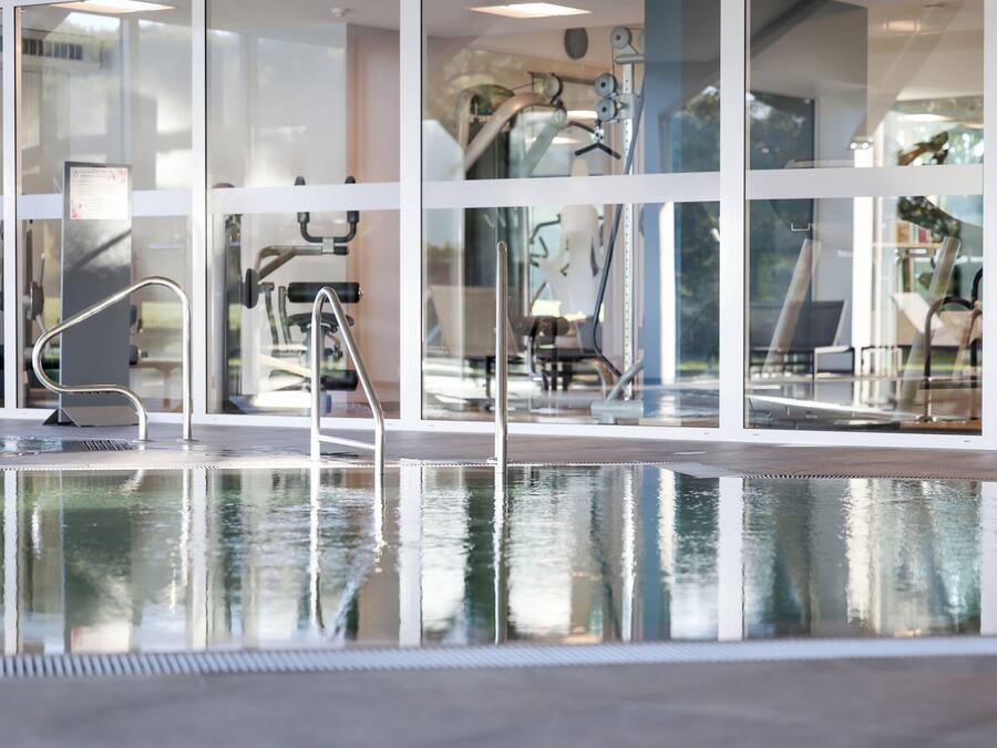 Indoor pool, sun loungers