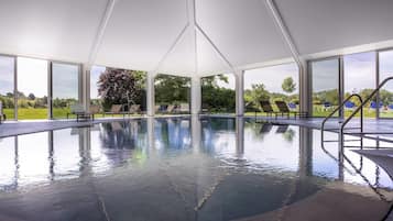 Indoor pool, pool loungers