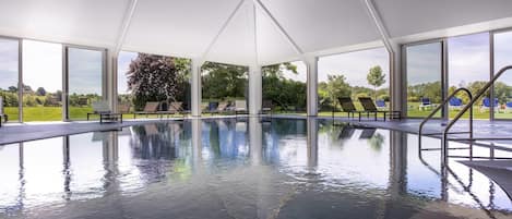 Indoor pool, pool loungers