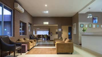 2 bares o lounges