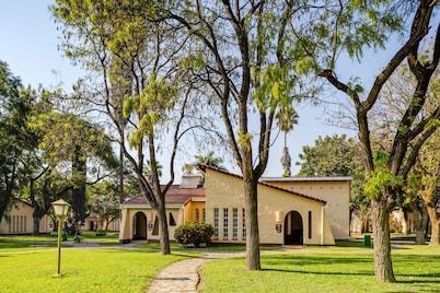Kadoma Hotel And Conference Center