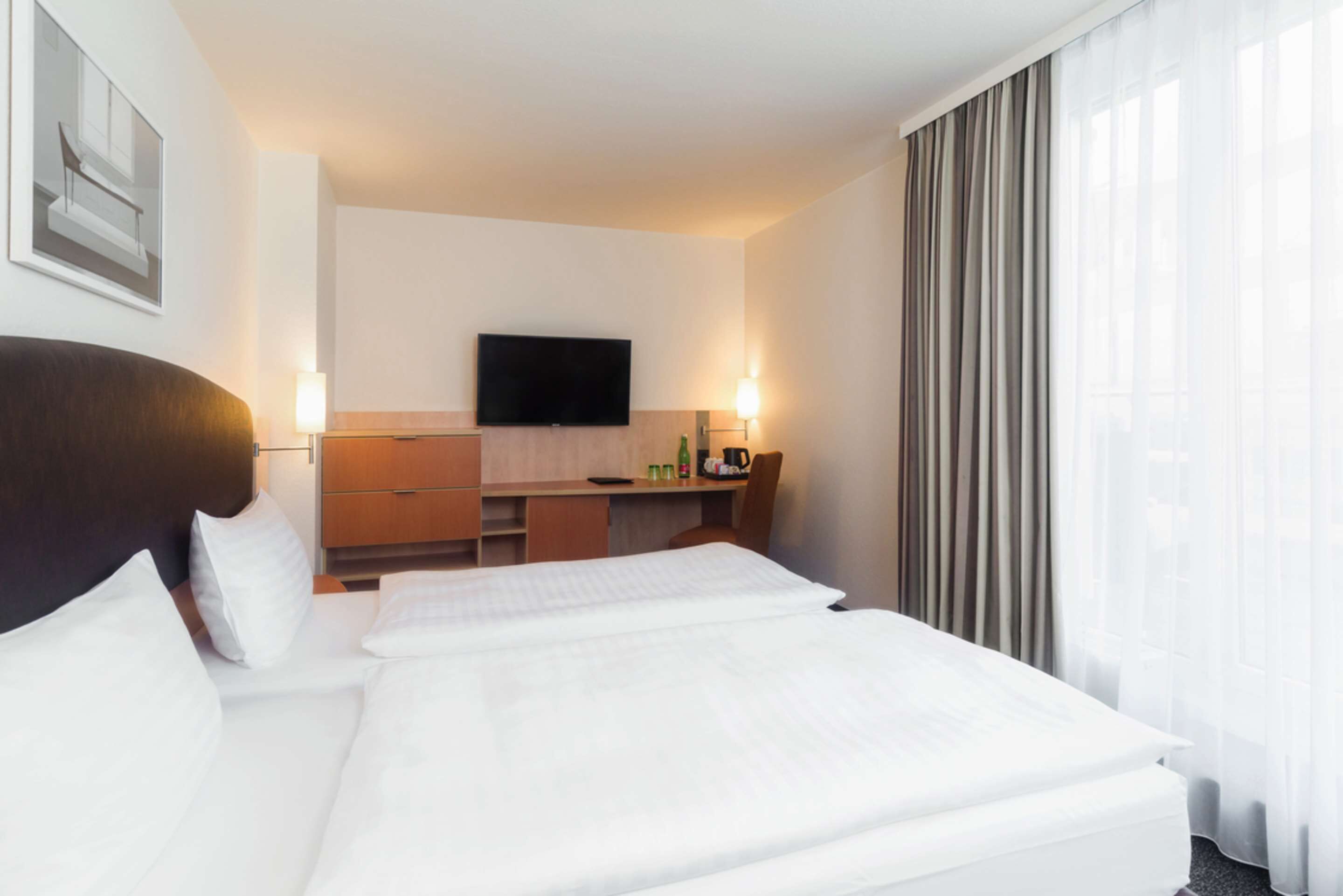 hypo-allergenic bedding, in-room safe, desk, laptop workspace