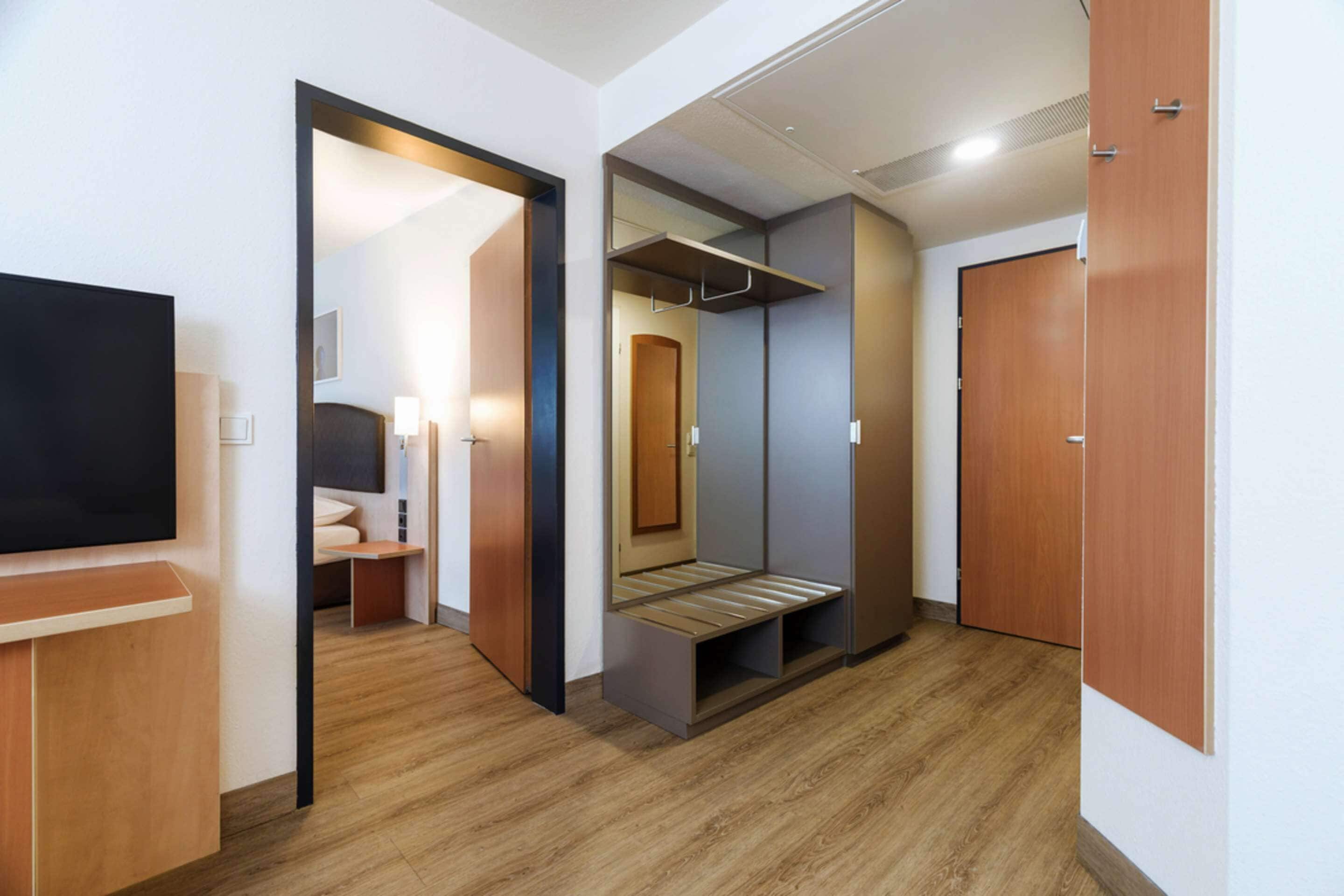 apartment | hypo-allergenic bedding, in-room safe, desk, laptop workspace