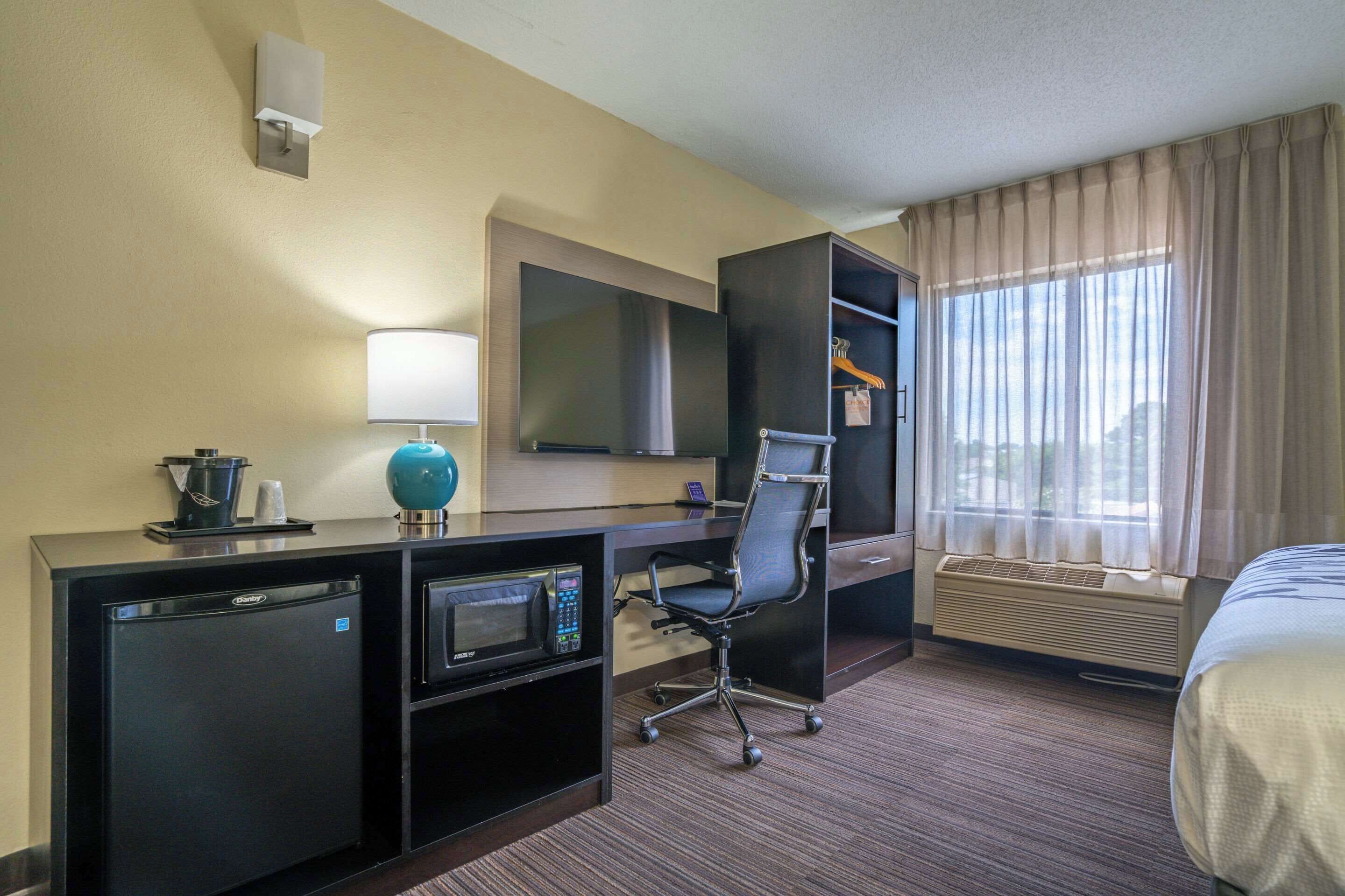 desk, iron/ironing board, rollaway beds, free wifi