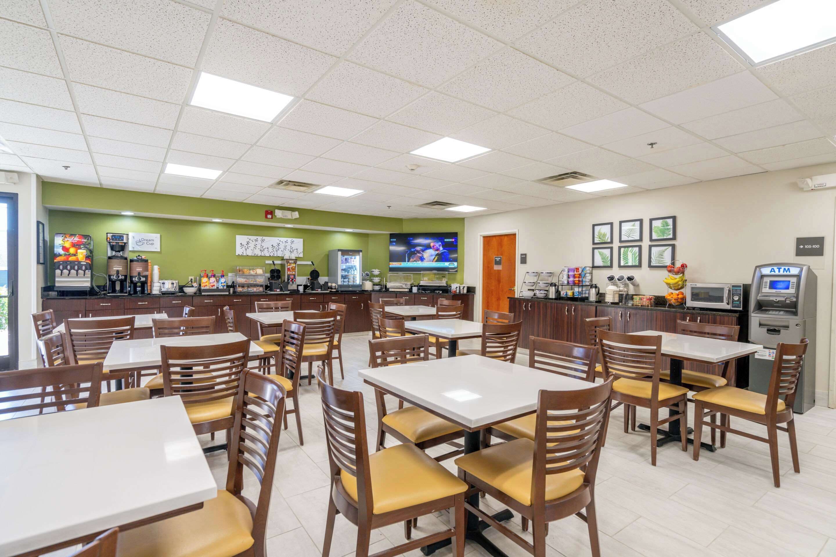 free buffet breakfast