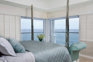 Suite, frente al mar | Ropa de cama de alta calidad y caja de seguridad en la habitación 