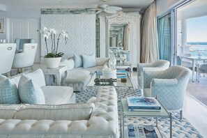 Luxe beddengoed, een kluis op de kamer, een bureau