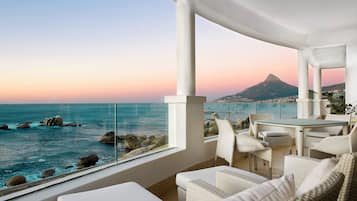 Premium bedding, in-room safe, desk, iron/ironing board