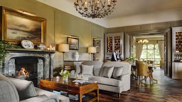 Breakfast and dinner served, garden views