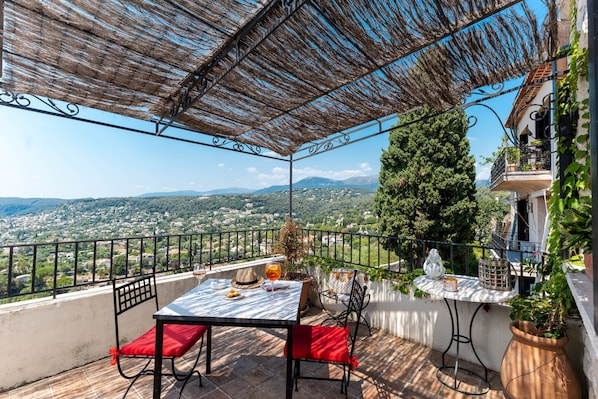 Suite panorámica, vista al valle | Terraza o patio