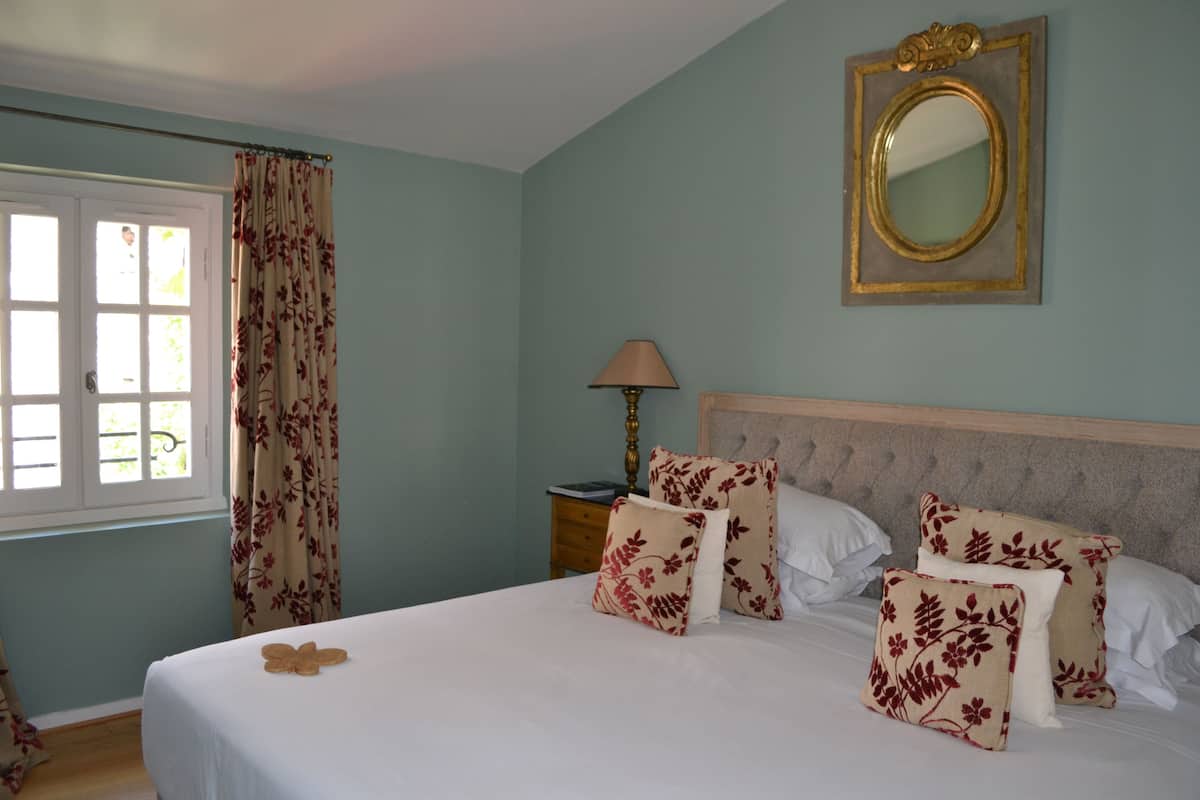 Panoramic-Suite, Talblick | 1 Schlafzimmer, Minibar, Zimmersafe, Verdunkelungsvorhänge