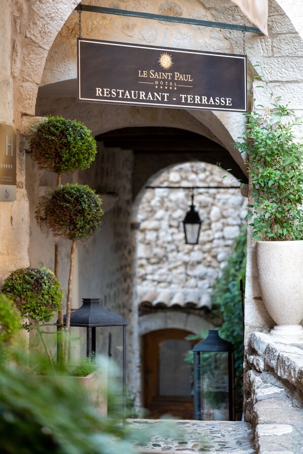 Front of property - Le Saint Paul (Saint-Paul-de-Vence)