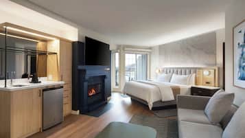 Deluxe Room, 1 King Bed with Sofa bed, Fireplace