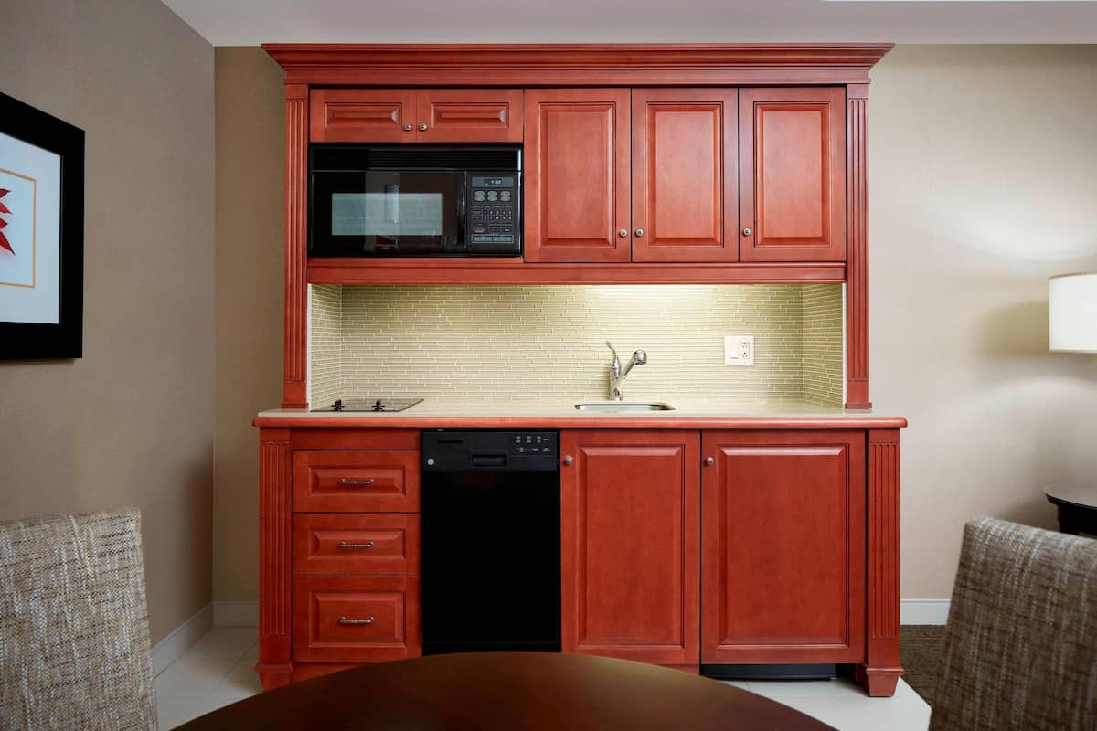 microwave, coffee/tea maker, electric kettle