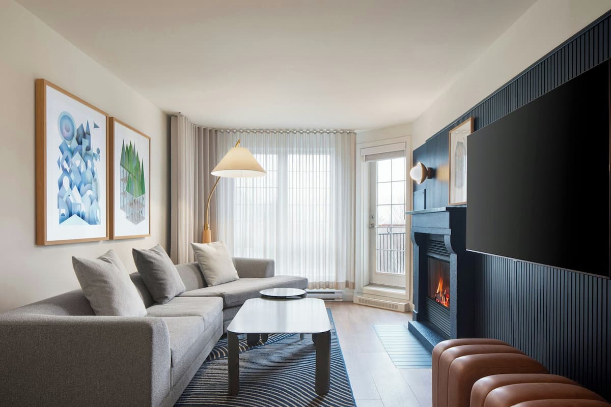 Suite, 1 Bedroom, Fireplace | Living room | 32-inch flat-screen TV with cable channels, TV
