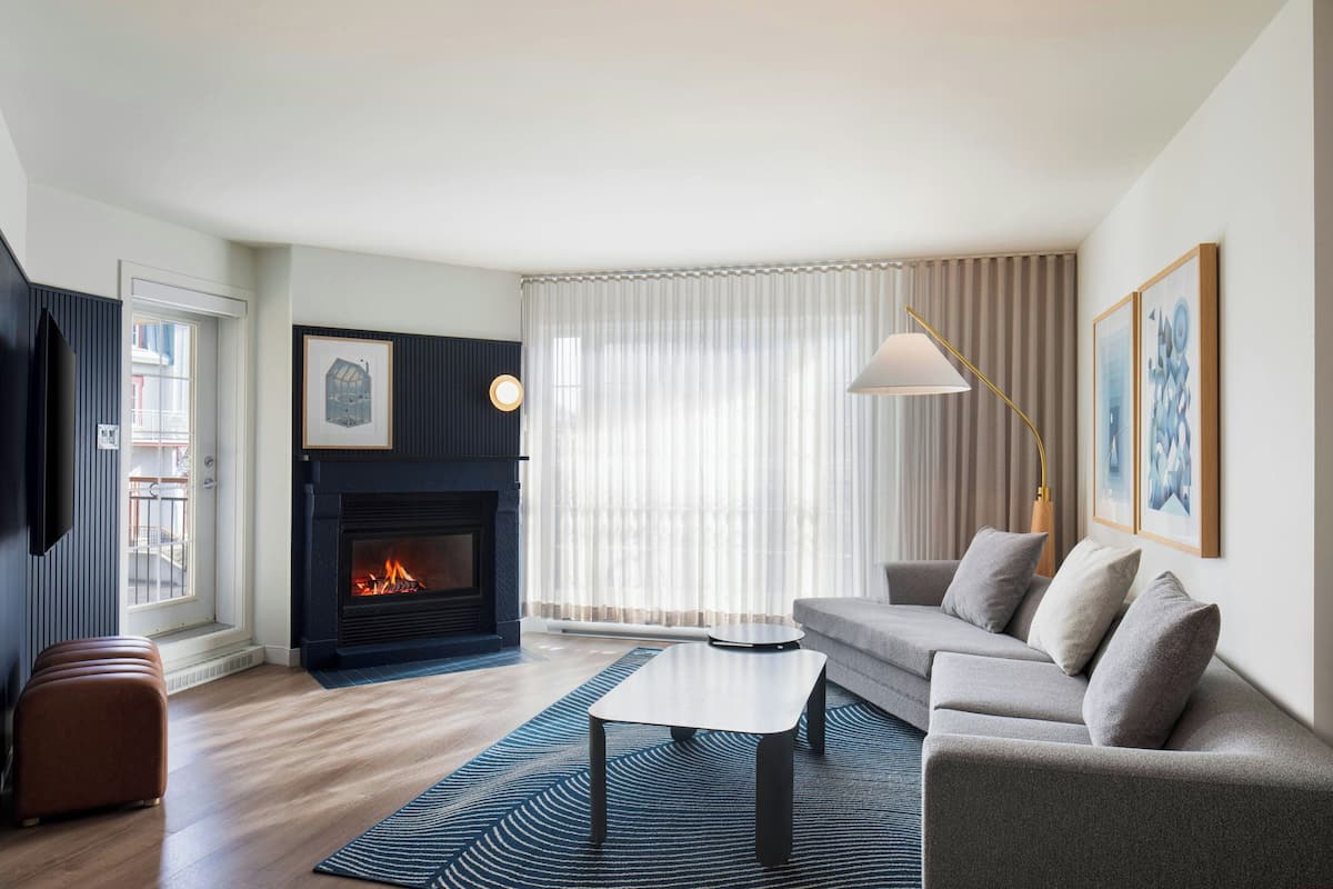 Suite, 1 Bedroom, Fireplace | Living room | 32-inch flat-screen TV with cable channels, TV