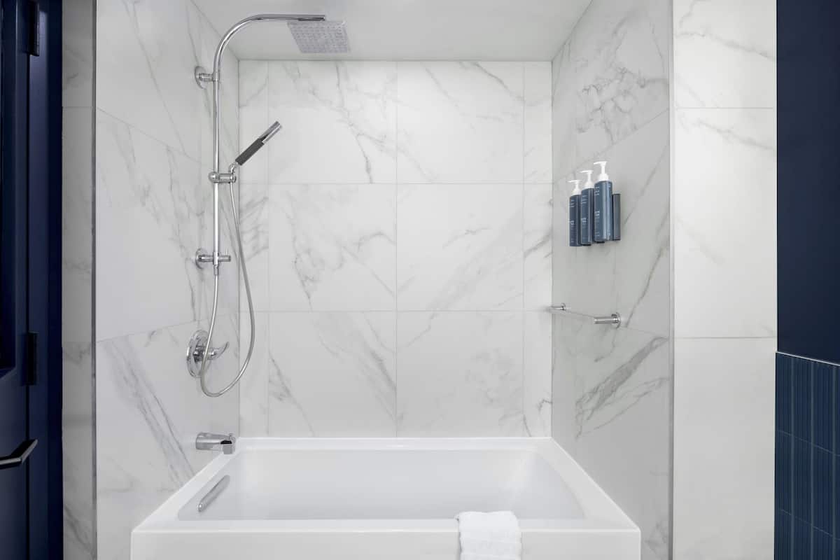 Traditional Room, 2 Queen Beds, Non Smoking, Fireplace | Bathroom | Combined shower/tub, designer toiletries, hair dryer, bathrobes