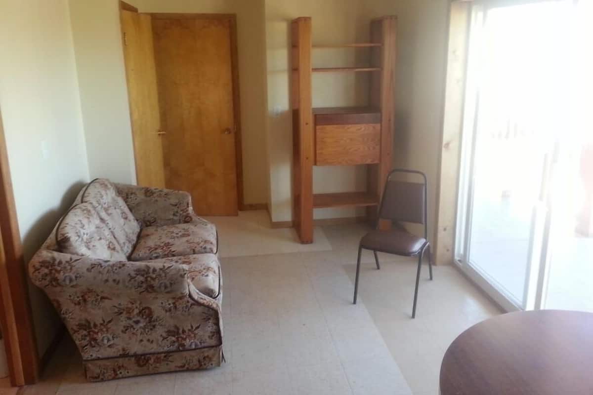 Apartment, 2 Bedrooms, Mountain View | Living area | 40-inch flat-screen TV with satellite channels, TV