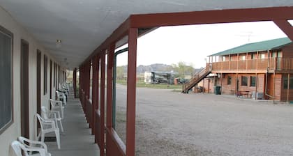 Badlands Hotel and Campground
