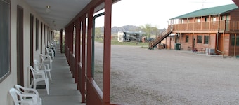 Badlands Hotel and Campground