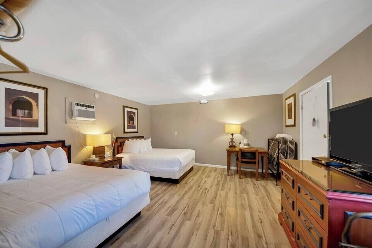 Quarto triplo, várias camas | Escrivaninha, cortinas blackout, Wi-Fi de cortesia, roupa de cama