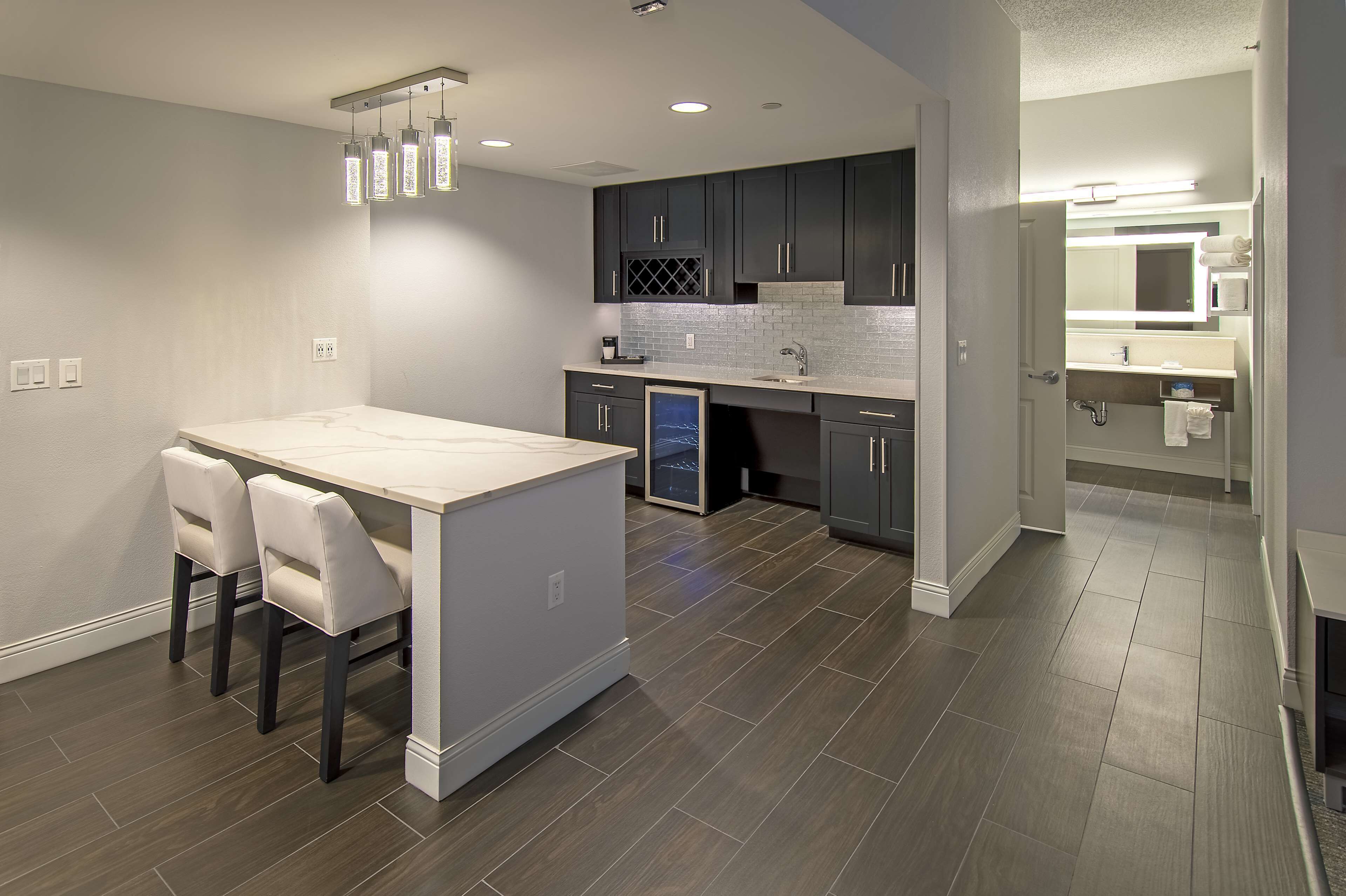 suite, 1 king bed, accessible, non smoking | bathroom | shower, free toiletries, hair dryer, towels