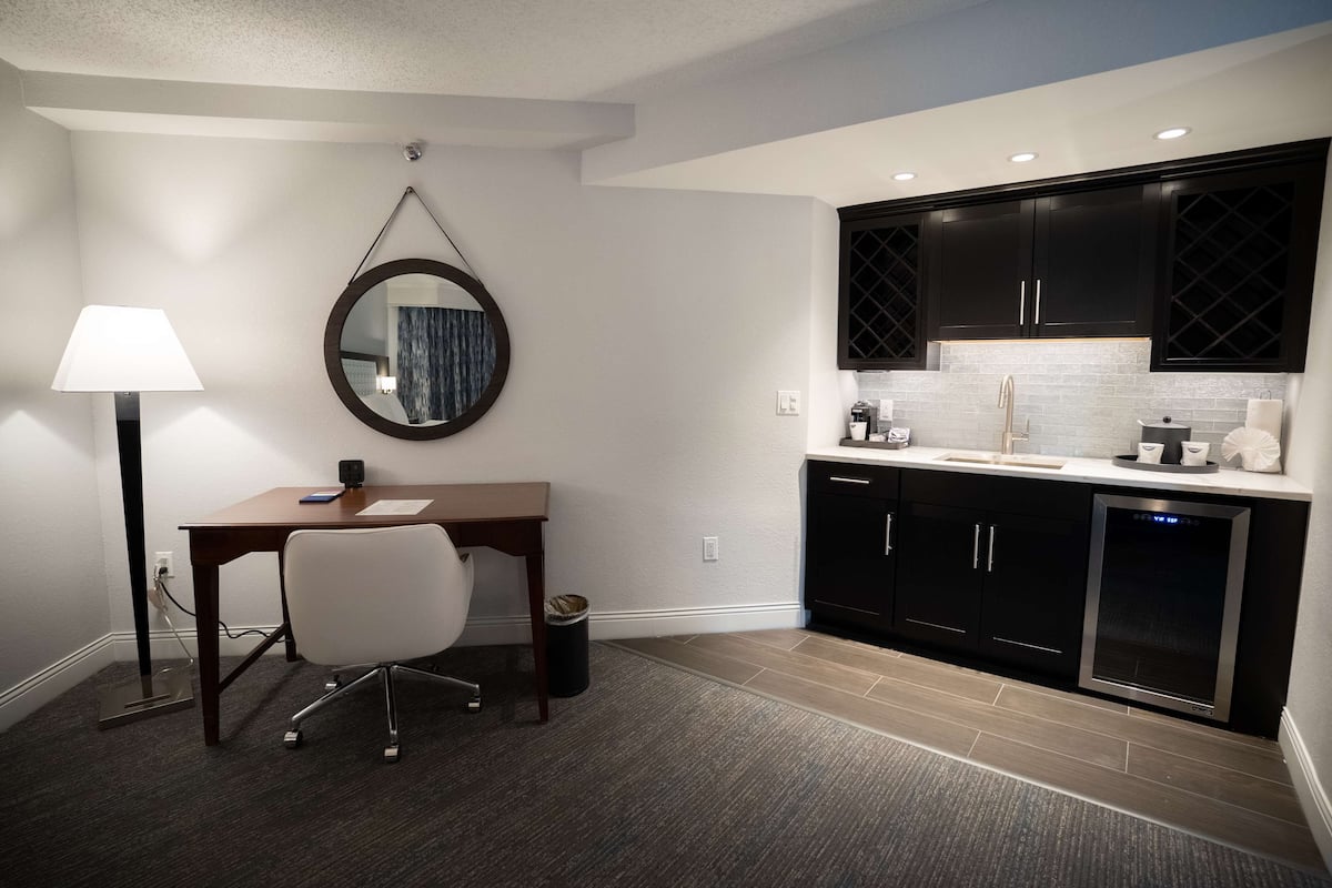 Junior Suite, 1 King Bed