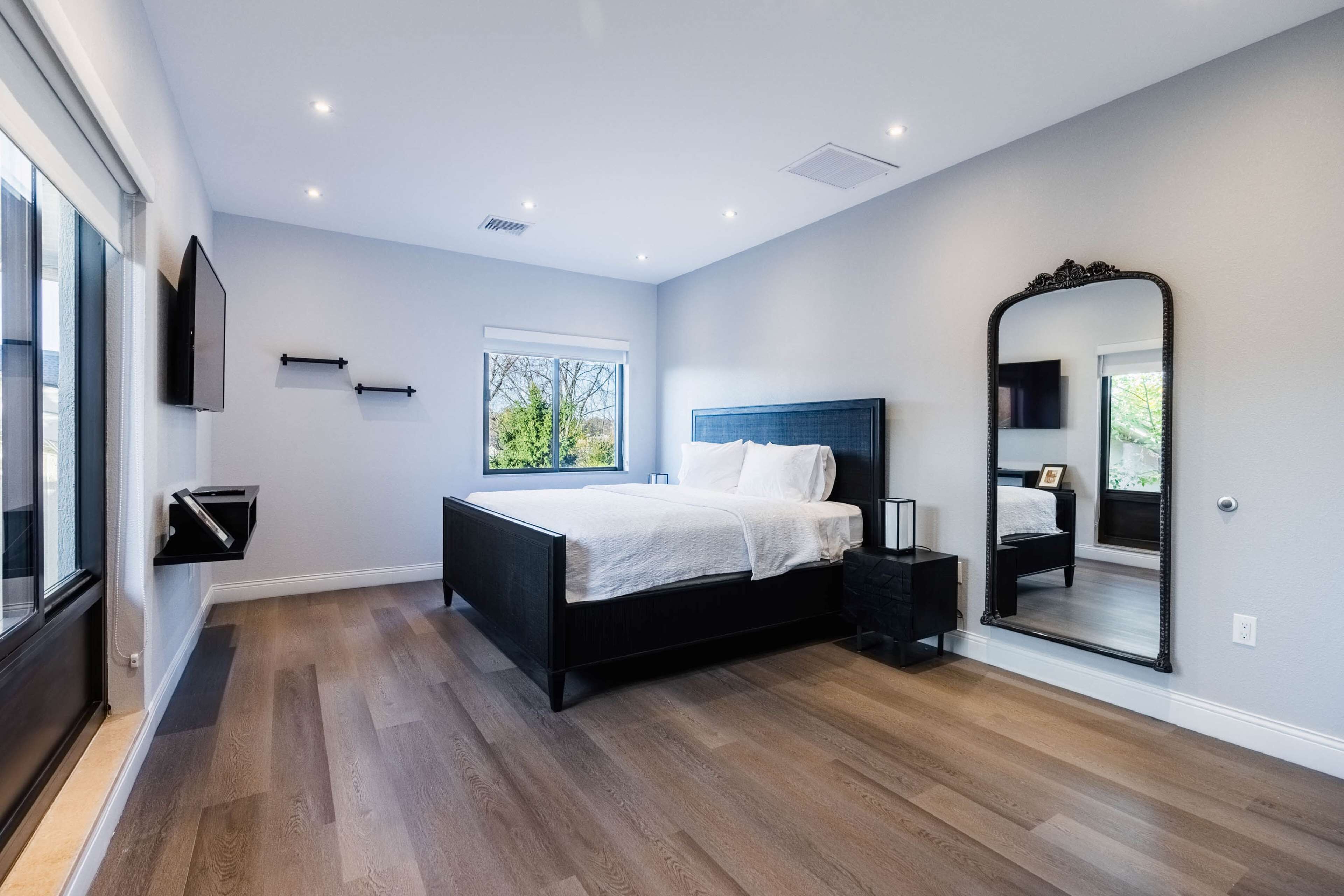 presidential suite, multiple beds | in-room safe, desk, blackout curtains, iron/ironing board