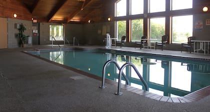 AmericInn by Wyndham West Burlington
