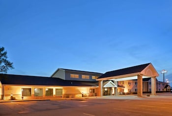 AmericInn by Wyndham West Burlington