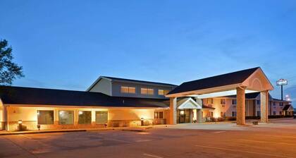 AmericInn by Wyndham West Burlington