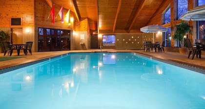 AmericInn by Wyndham West Burlington