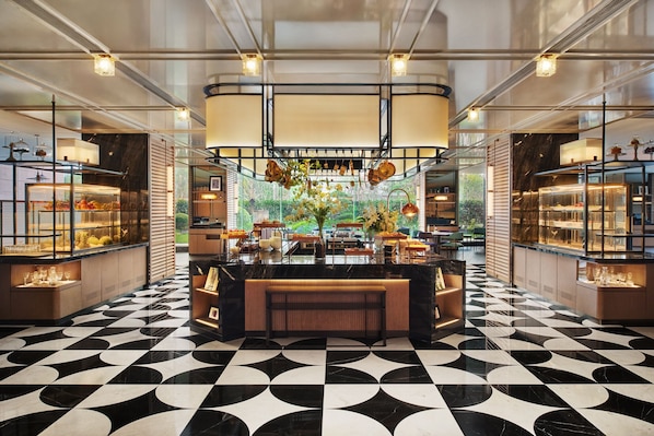 Frukost, lunch och middag serveras