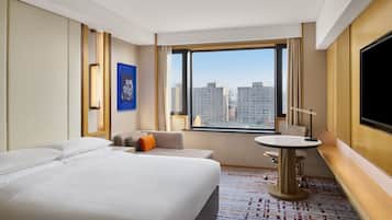 Premium bedding, Select Comfort beds, free minibar, in-room safe