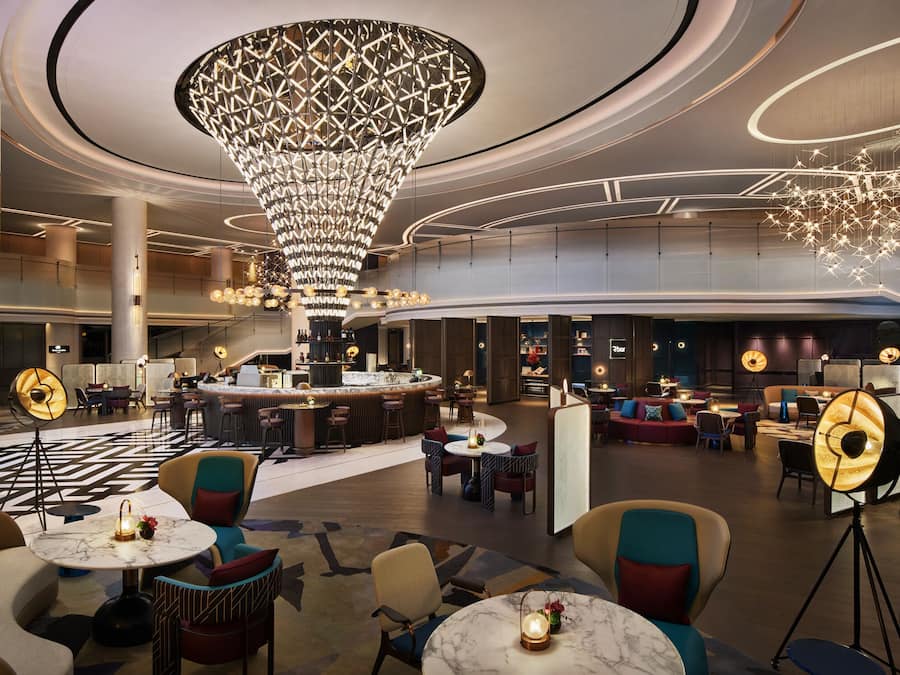 Serves lunch and dinner