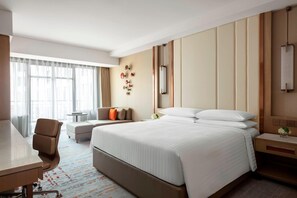 Premium bedding, Select Comfort beds, minibar, in-room safe - Renaissance Shanghai Hongqiao (Shanghai)