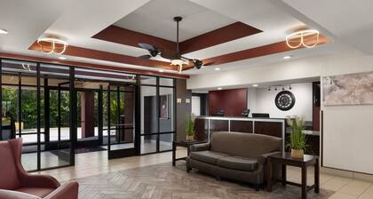 Red Roof Inn & Suites Savannah Airport