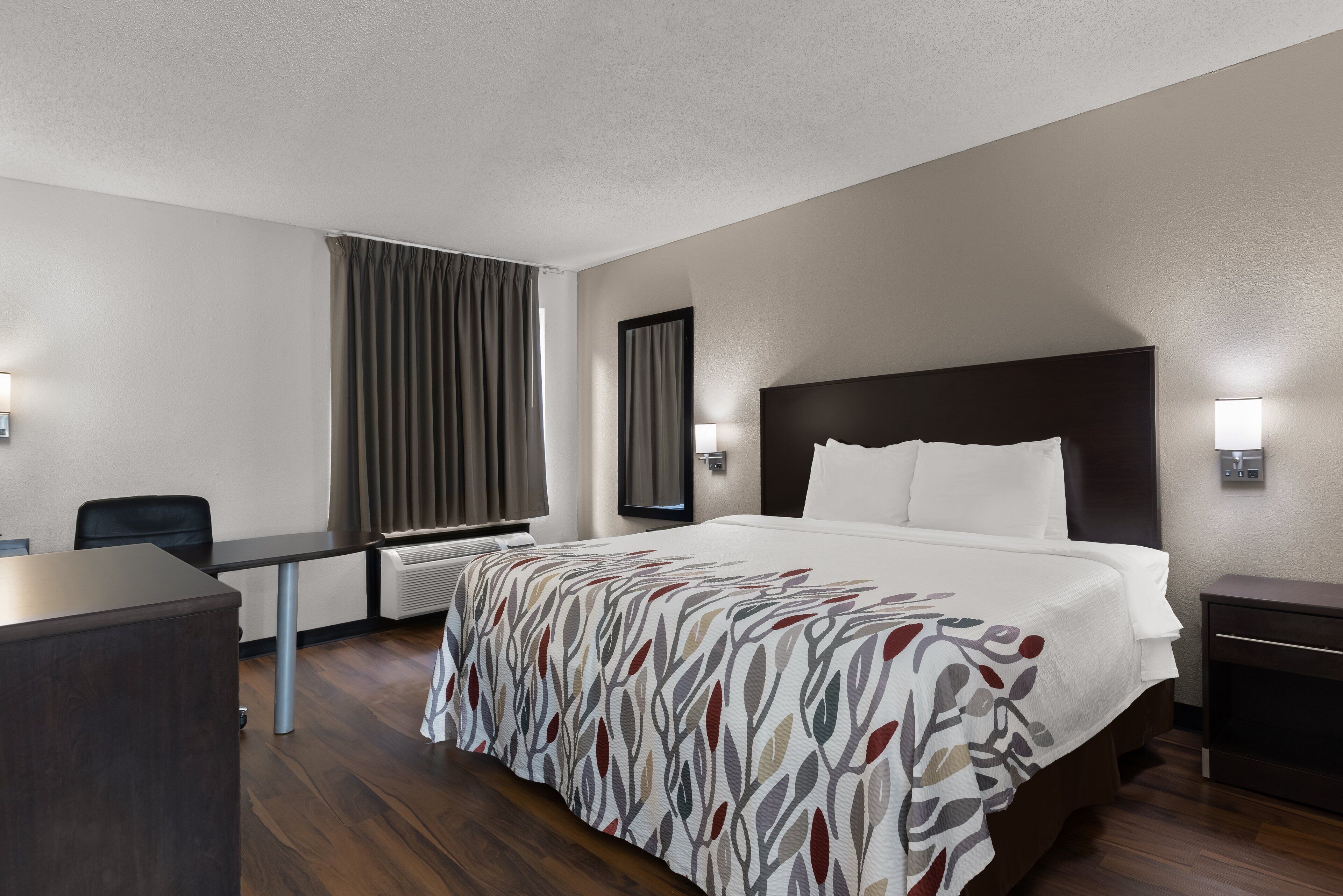 Suite, 1 King-Bett und Schlafsofa, Nichtraucher | Schreibtisch, laptopgeeigneter Arbeitsplatz, Verdunkelungsvorhänge