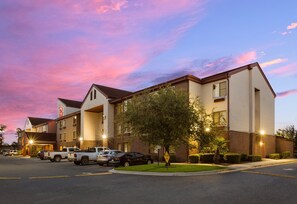 Exterior - Red Roof Inn & Suites Savannah Airport (Pooler)