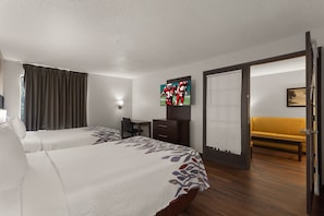 Suite, Nichtraucher (2 Double Beds and Sofa Bed)