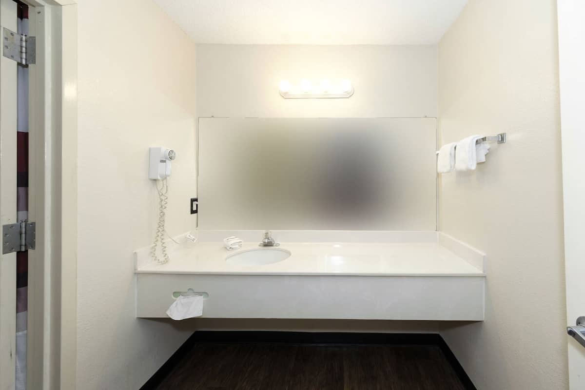 Bathroom | Free toiletries, hair dryer, towels, soap