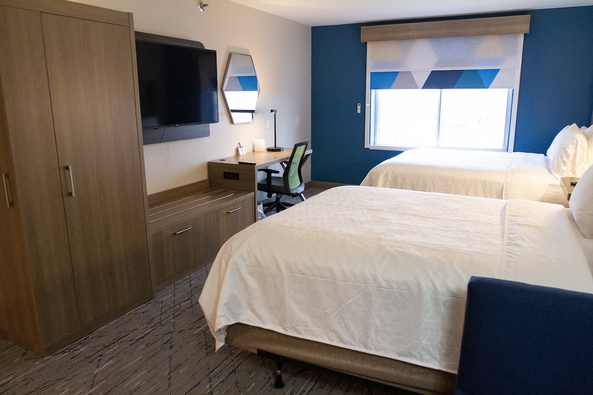 1 chambre, bureau, fer et planche à repasser