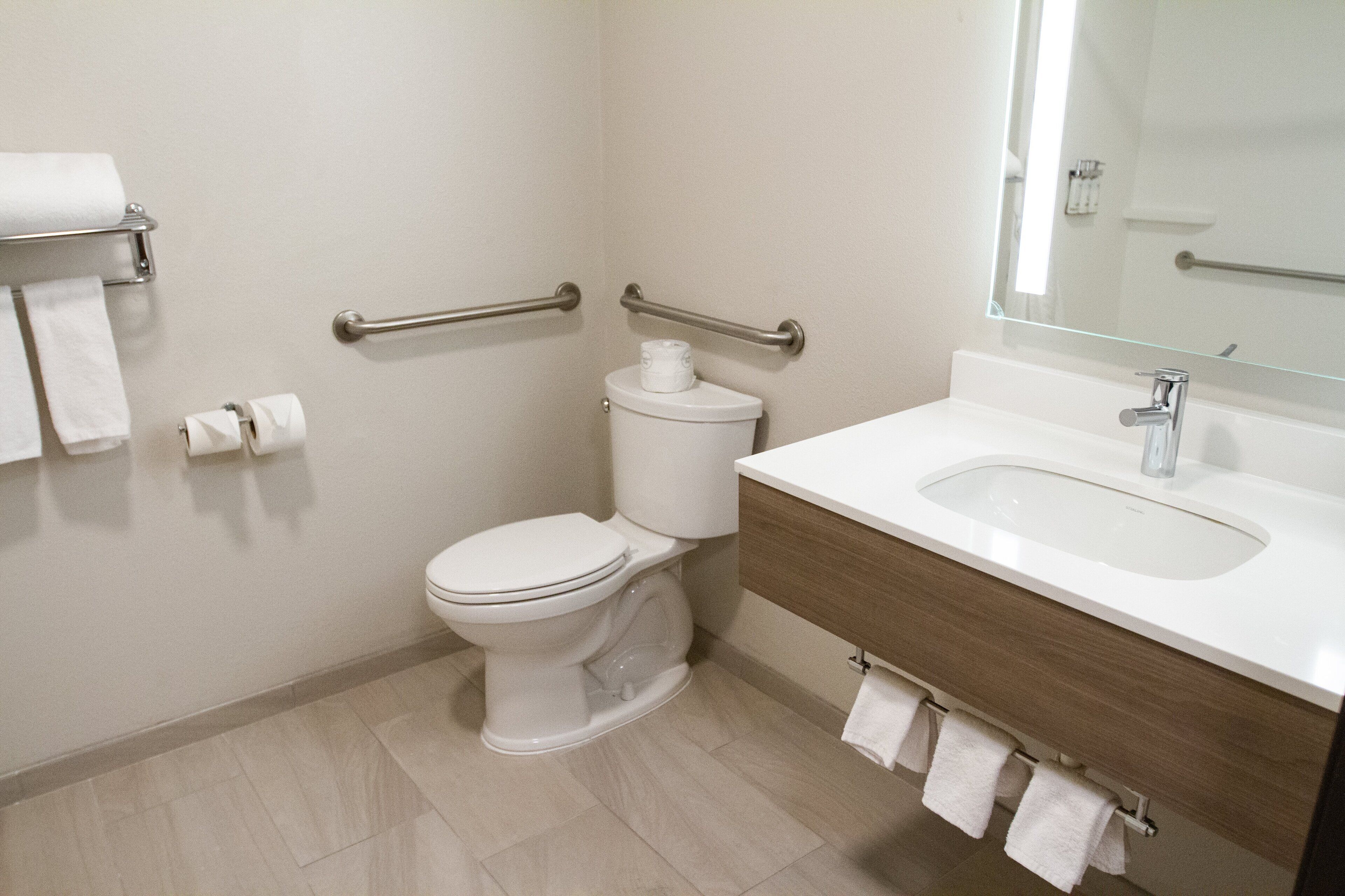 suite, 1 king bed, accessible (mobil tran shwr) | bathroom | combined shower/bathtub, free toiletries, hair dryer, towels