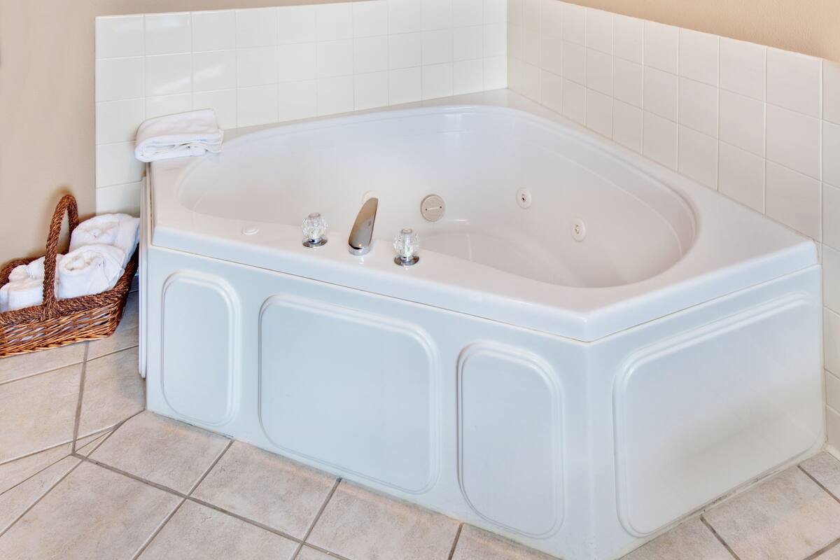 suite, 1 king bed with sofa bed, jetted tub | bathroom | combined shower/bathtub, free toiletries, hair dryer, towels