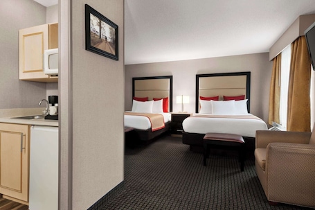 Suite Studio, 2 grands lits | Bureau, fer et planche à repasser, lits bébé (gratuits). Lancaster Suites