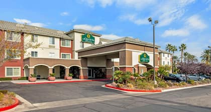 La Quinta Inn & Suites by Wyndham Las Vegas Red Rock