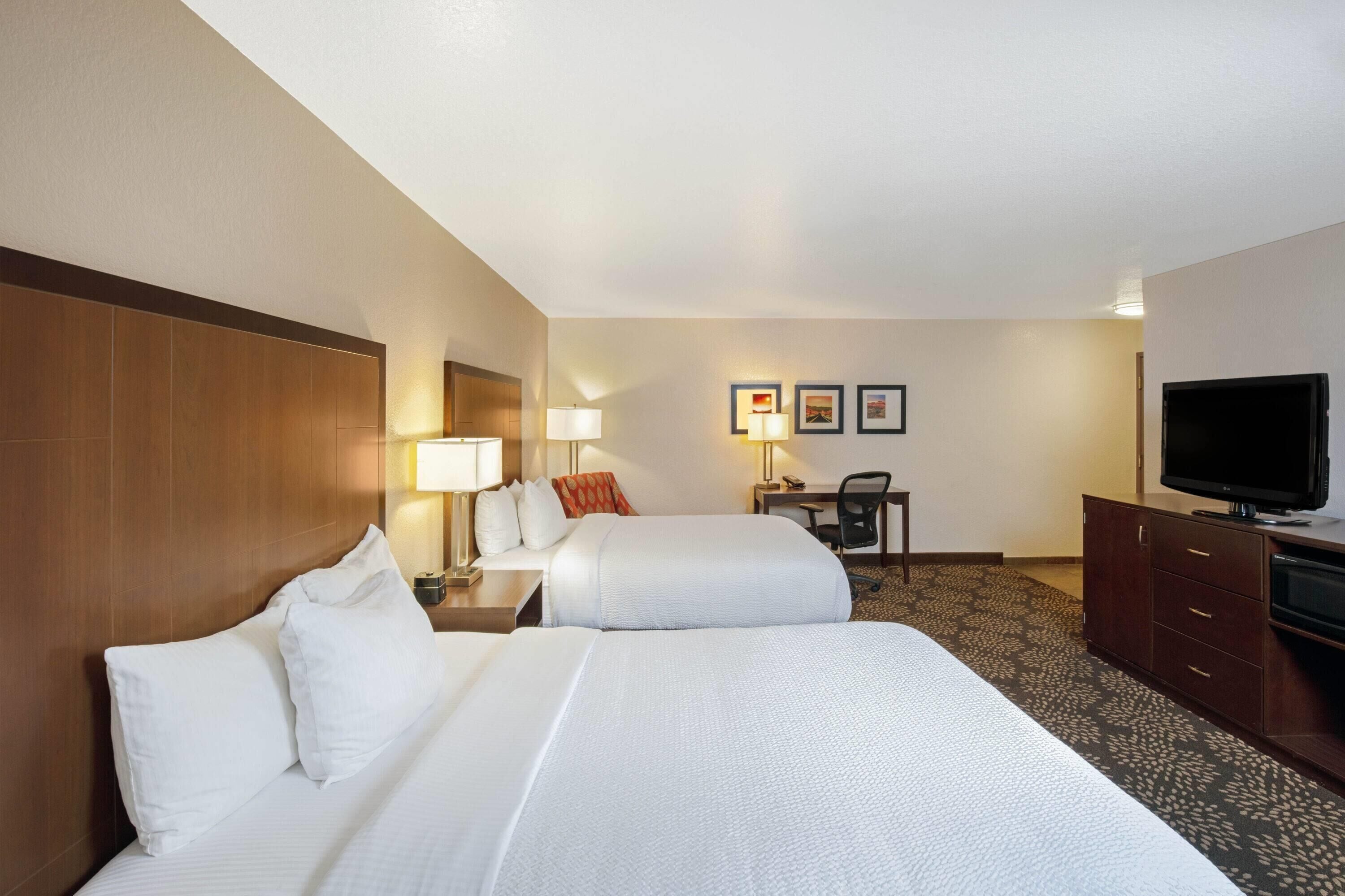 Photo - La Quinta Inn & Suites by Wyndham Las Vegas Red Rock