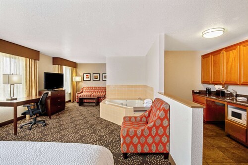 La Quinta Inn & Suites by Wyndham Las Vegas Red Rock